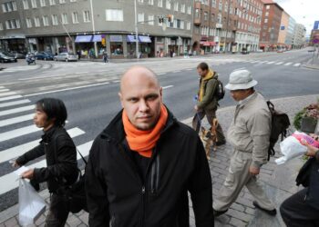 Kaupunginvaltuutettu Dan Koivulaakson mielestä budjettisopu on esimerkki siitä, miksi merkittävä osa suomalaisista kokee, ettei äänestämällä voi vaikuttaa.