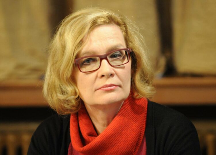 Peruspalveluministeri Paula Risikko.
