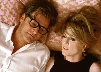 A Single Man on elokuva yhdestä päivästä rakastettunsa menettäneen professorin elämässä Kaliforniassa. Kuvassa Colin Firth ja Julianne Moore.