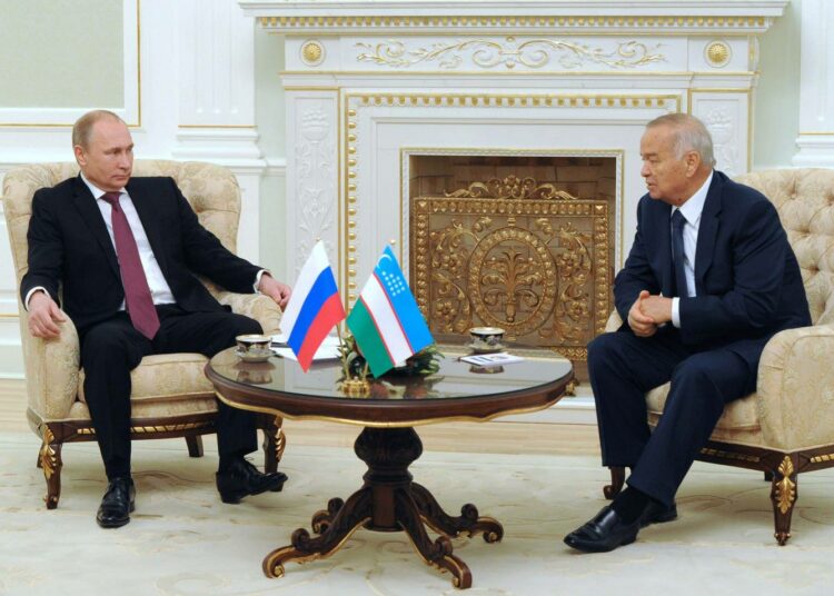 Venäjän presidentti Vladimir Putin ja Uzbekistanin presidentti Islam Karimov tapasivat Taškentin lentokentällä keskiviikkona.