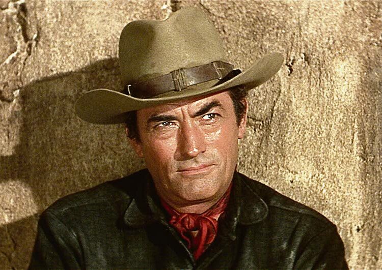 Konnat, seikkailijat ja ratsusotilaat etsivät kaikki Arizonassa intiaanilegendojen tuntemaa kultakaivosta. Kuvassa Gregory Peck.