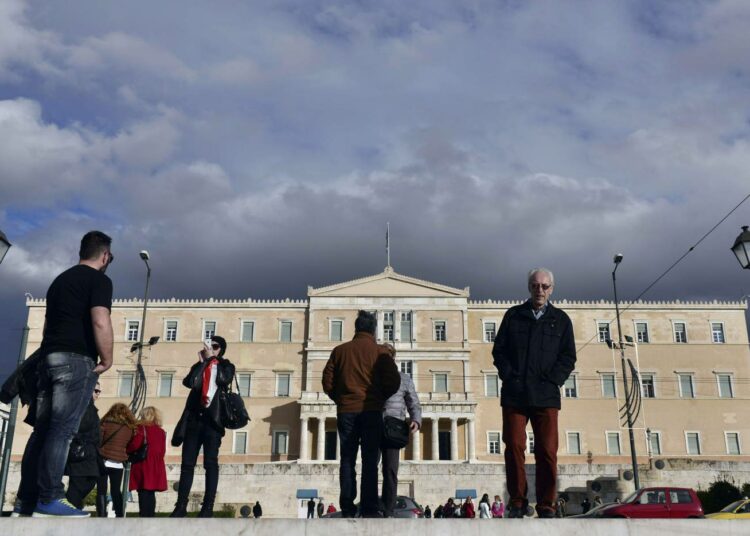 Uusi hallitus poisti heti vaalien jälkeisellä viikolla mellakka-aidat parlamenttirakennuksen edestä Ateenassa.