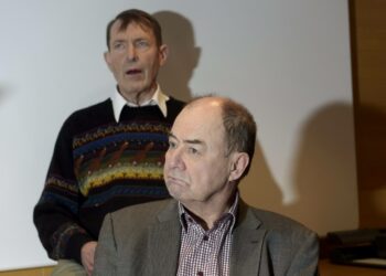 Eutanasia-kansalaisaloitetta ajavat muun muassa Esko Seppänen ja Iiro Viinanen.