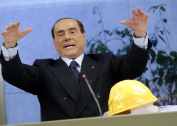 Näyttämöä hallitsee Silvio Berlusconi, vaikka hän ei korruptiotuomion vuoksi voi edes olla itse ehdokkaana.