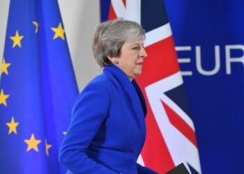 Pääministeri Theresa May on vakuuttanut erosopimuksen takaavan hallitun brexitin ja palauttavan Britannian suvereenisuuden.
