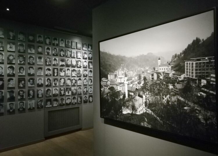 Lähi-idästä peräisin olevalla rahalla on rakennettu Bosniaan monenlaisia kohteita. Tämä sarajevolainen Srebrenican joukkomurhaa käsittelevä galleria on avattu osittain turkkilaisen rahoituksen turvin.
