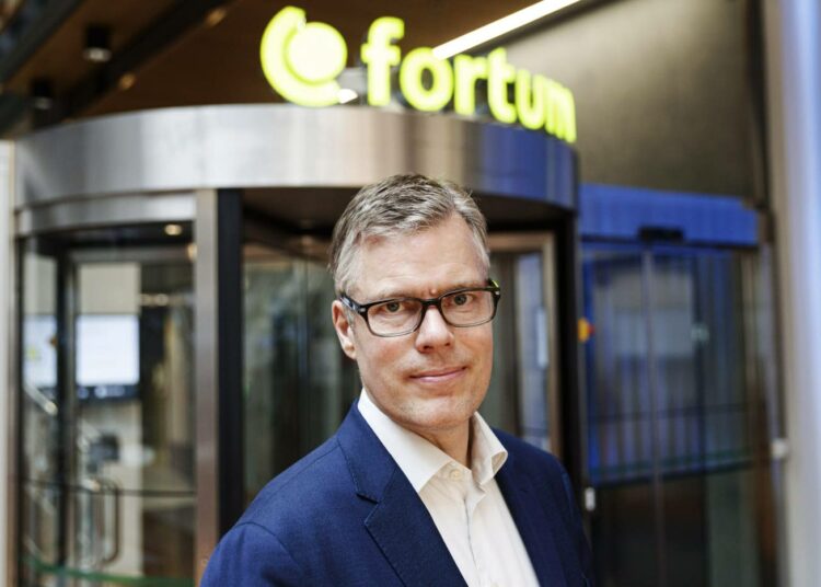 Järjestöjen mukaan suomalaisen valtio-omisteisen yhtiön on pystyttävä näyttämään, miten Pariisin sopimuksen mukaisista liiketoimintamalleista tehdään totta. Fortumin uusi toimitusjohtaja Markus Rauramo pääkonttorilla.