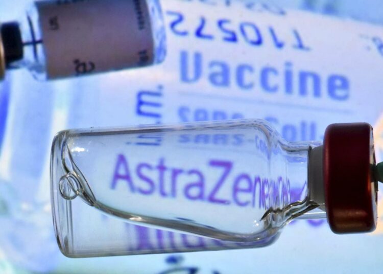 AstraZenecan koronarokotetta suositellaan toistaiseksi alle 70-vuotiaiden rokottamiseen.