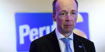 Perussuomalaisten puheenjohtaja Jussi Halla-aho sanelee jo hallitusyhteistyön ehtoja kokoomukselle.