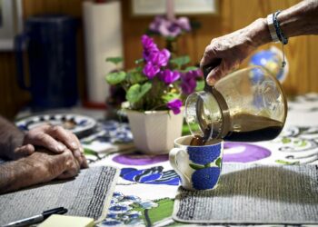 Hallitus lupasi noin 50 euron korotuksen pienimpiin eläkkeisiin. Lupaus toteutui.