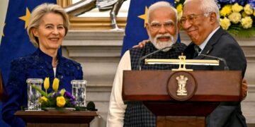 Euroopan komission puheenjohtaja Ursula von der Leyen, Intian pääministeri Narendra Modi ja Euroopan neuvoston puheenjohtaja Antonio Costa Delhissä tammikuun lopulla.