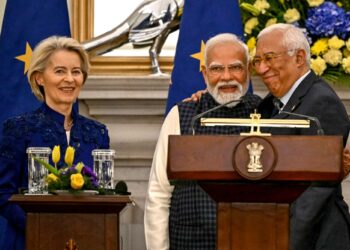 Euroopan komission puheenjohtaja Ursula von der Leyen, Intian pääministeri Narendra Modi ja Euroopan neuvoston puheenjohtaja Antonio Costa Delhissä tammikuun lopulla.