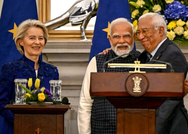 Euroopan komission puheenjohtaja Ursula von der Leyen, Intian pääministeri Narendra Modi ja Euroopan neuvoston puheenjohtaja Antonio Costa Delhissä tammikuun lopulla.