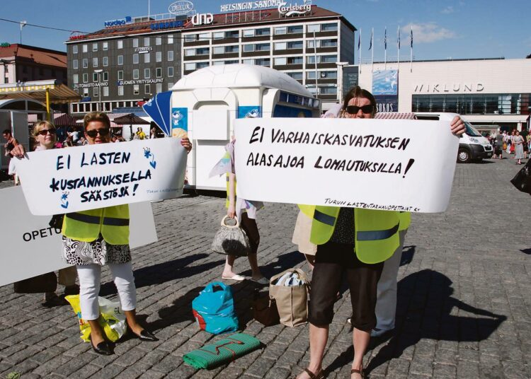 Päiväkotien henkilöstöllä on oma näkemyksensä leikkausten vaikutuksista.