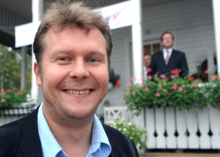 Kotkan kaupunginhallituksen jäsen Semi Lommi on tyytyväinen, kun kaupunki pidättäytyy lomautuksista.