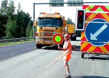 Nuoret pelkäävät, takaako koulutuskaan varmaa työpaikkaa.