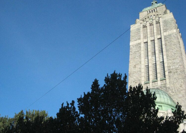 Kirkossa käytävä homokeskustelu saattaa näkyä myös marraskuussa pidettävissä seurakuntavaaleissa, arvelee kirkon tiedotuskeskuksen tutkija Kimmo Ketola.