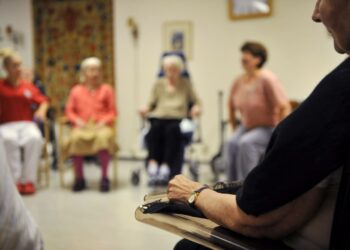Martti Korhosen mukaan vanhukset joutuvat palveluiden suhteen eriarvoiseen asemaan.