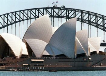Sydneyssä on rakennettu kulttuurikeskus vesirajaan. Miksei myös Turussa, esittävät STX:n Turun telakan työntekijät.