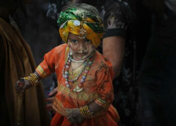 Hindulaisessa kulttuuripiirissä vietettiin kolme viikkoa sitten kevään tulon holi-juhlaa.