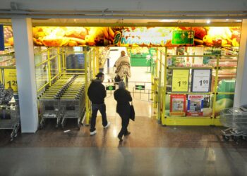 Kotimaisen ruuan päivänä perjantaina elintarviketyöläisten ja  tuottajien iskujoukot tekevät kuluttajagallupia kauppojen edustoilla ruuan alkuperämerkinnöistä.