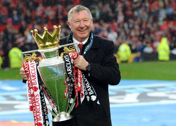 Sir Alex Ferguson tottui valmentajauransa aikana pitelemään pokaaleja.