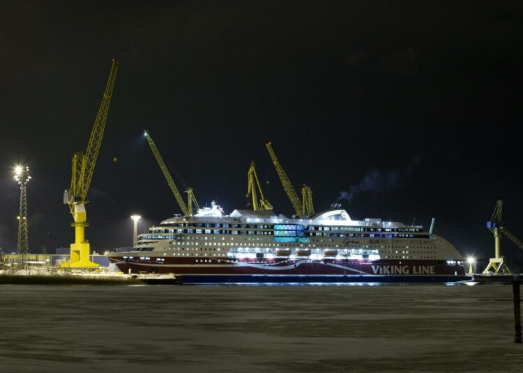 STX:n Turun telakalla valmistunut Viking Linen laiva M/S Viking Grace on maailman ensimmäinen LNG:tä käyttävä matkustaja-alus.
