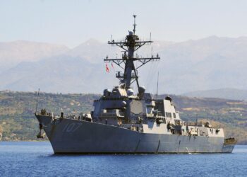 Ohjusristeilijä USS Gravely on yksi Syyrian läheisyyteen Välimerelle sijoitetuista Yhdysvaltain sotalaivoista.