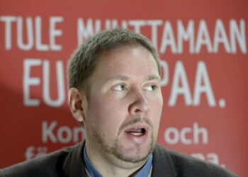 Vasemmistoliiton puheenjohtaja Paavo Arhinmäki muistuttaa, että EU:hun saa muutosta aikaan vain äänestämällä.