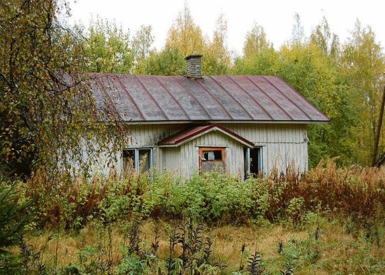 Erityisen hälyttävä on Itä- ja Pohjois-Suomen tilanne: työpaikat vähenevät, nuoret muuttavat pois ja talot autioituvat.