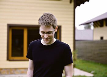Edward Snowdenin (kuvassa) paljastuksiin perustuva dokumentti näyttää miten Yhdysvaltain salainen palvelu NSA vakoilee kansalaisiaan.
