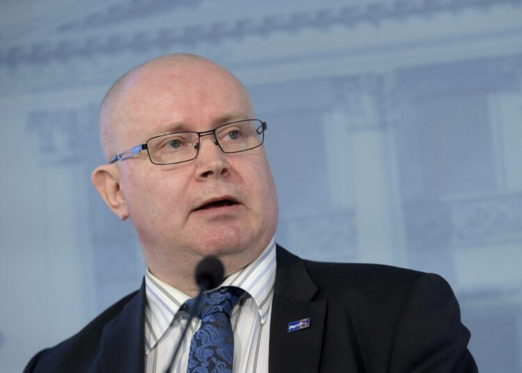 Aivopieru, sanoo kansanedustaja Annika Lapintie työministeri Jari Lindströmin tuoreimmasta ideasta.