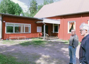 Juurikorven työväentalo on tuttu Erkki Knuutiselle ja Ahti Kansalle vuosikymmenien ajalta.