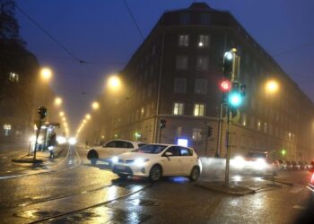 Etelässä jouluaattoa vietetään märässä ja tuulisessa säässä. Maan keskivaiheille lunta voi tulla kymmenen senttiä.