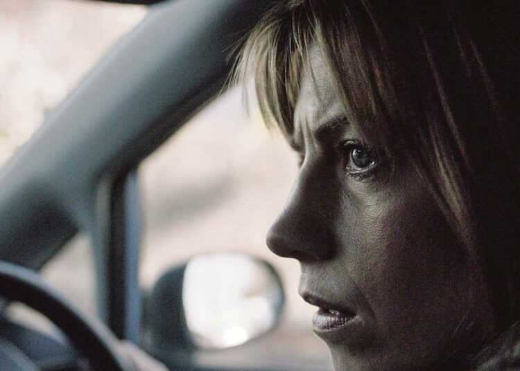 Jane Phillips (Claire Goose) uskoo löytäneensä äitinsä murhaajan.