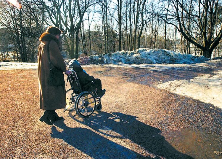 Henkilökohtaisilla avustajilla on helmikuusta alkaen valtakunnallinen työehtosopimus.