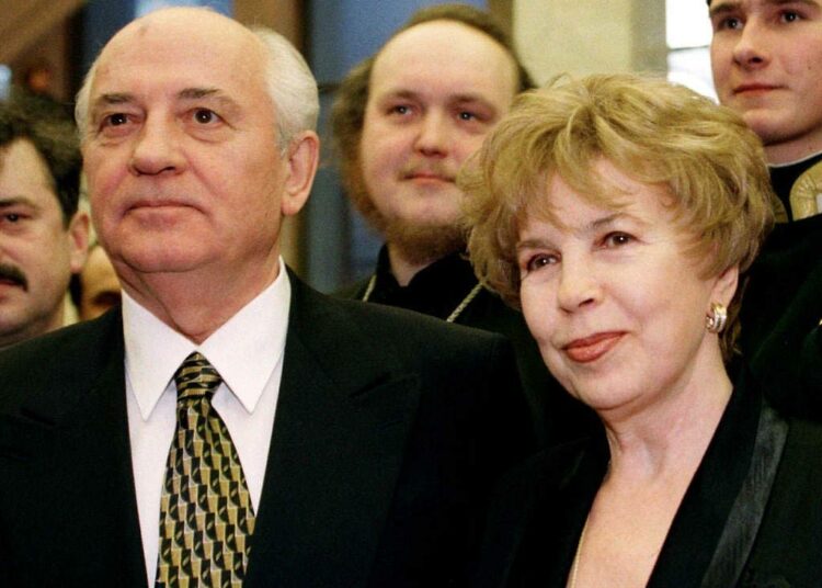 Neuvostoliiton viimeinen presidentti Mihail Gorbatšov vaimonsa Raisan kanssa olivat valovoimainen pari, mutta Gorbatšovista ei ollut talouden uudistajaksi.