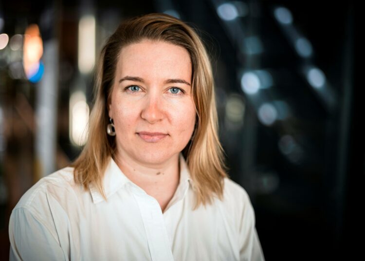 Tyypillisesti puolueiden kannatukselle on käynyt huonosti, kun ne ovat muodostaneet hallituksen kokoomuksen kanssa, Johanna Vuorelma sanoo.