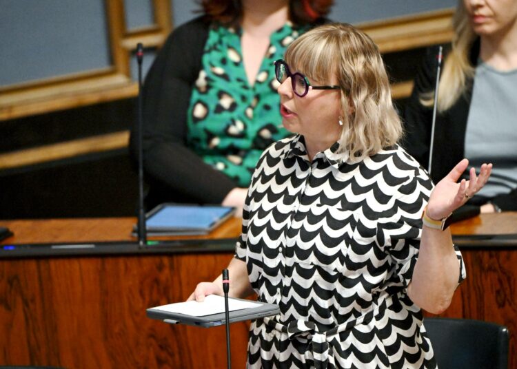 Aino-Kaisa Pekonen eduskunnan kyselytunnilla 12. kesäkuuta.