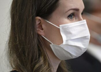 Sanna Marinin hallitus budjetoi hövelisti rahaa koronan aiheuttamien vahinkojen minimointiin. Silloisen opposition mielestä varaa olisi ollut enempäänkin.