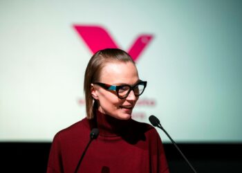 Tietääkö hallitus itsekään, kuinka paljon se on nettosopeuttanut, ihmettelee vasemmistoliiton puheenjohtaja Minja Koskela.