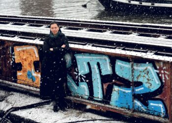 Liisa Björklund pitää kannustamista sinänsä hyvänä asiana. Mutta jos se tehdään sosiaaliturvaa heikentämällä tilanteessa, jossa työtä ei ole, kannustaminen muuttuu lannistamiseksi ja pakottamiseksi.