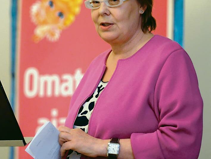 Annika Lapintie ei ole vakuuttunut siitä, että lahjoittajayrittäjille tarjottu illallinen oli viaton vaalikaronkka.
