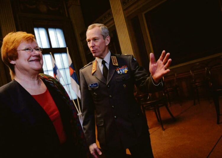 Presidentti Tarja Halonen ja puolustusvoimain komentaja Ari Puheloinen avasivat valtakunnallisen maanpuolustuskurssin 25. tammikuuta. Tällä viikolla se päättyi.