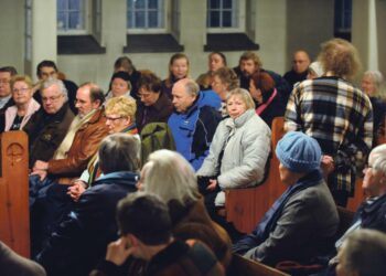 Koskelan kirkkoon kokoontuneet Koskelan ja lähiympäristön asukkaat tekivät kuultavikseen saapuneille päättäjille selväksi, että he haluavat pitää terveysasemansa. Lakkautusta vastustavassa adressissa on nimiä lähes 10000.