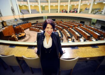 Kansanedustaja Anna Kontula julkisti torstaina mallin Euroopan velkakriisin ratkaisemiseksi.