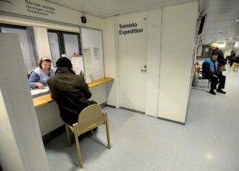 Terveyskeskusmaksu vähentää kansliapäällikkö Kari Välimäen mukaan pienituloisten terveyspalveluiden käyttöä.