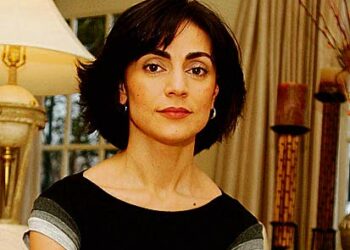 Yhdysvaltojen keskusrikospoliisin FBI:n entinen tulkki Sibel Edmonds kertoo tuoreessa muistelmakirjassaan FBI:n saamista syyskuun 11. päivän iskuja koskeneista ennakkovaroituksista.