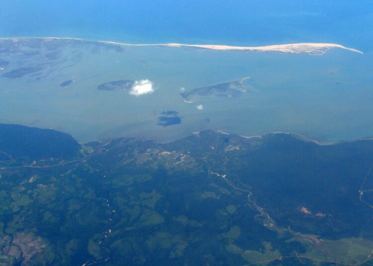 Sri Lankan suurin mangrovealue, Puttalamin laguuni sijaitsee Kalpitiyan niemimaalla.