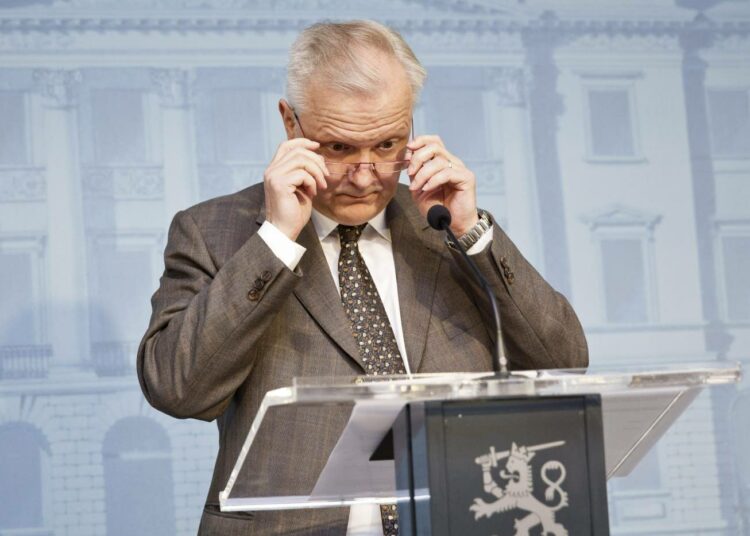 Elinkeinoministeri Olli Rehn (kesk.) ilmoitti tiistain tiedotustilaisuudessa, että Fennovoiman omistajapohja täyttää muodolliset vaatimukset.
